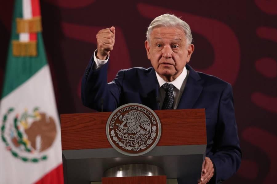 AMLO r&iacute;e de texto de Zaid: es 