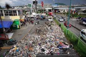 Recolectores de basura bloquean vialidad en Chimalhuacán por extorsiones