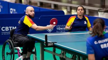 Petro entreg&oacute; el pabell&oacute;n nacional a la delegaci&oacute;n colombiana que participar&aacute; en los Juegos Paral&iacute;mpicos de Par&iacute;s 2024