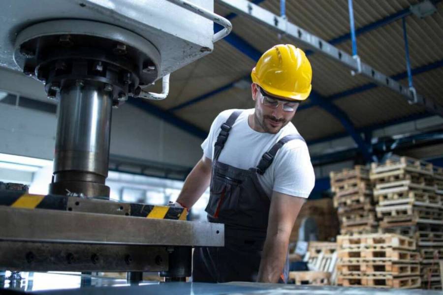 Cae la producción industrial en México -0.7%
