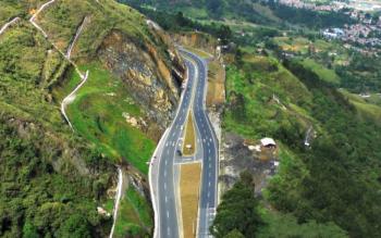 Aumentan inversi&oacute;n para reparar la autopista Medell&iacute;n-Bogot&aacute; tras bloqueos