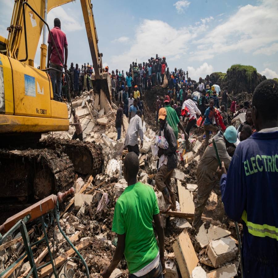 Ocho muertos, incluido dos niños, al derrumbarse un vertedero en Uganda