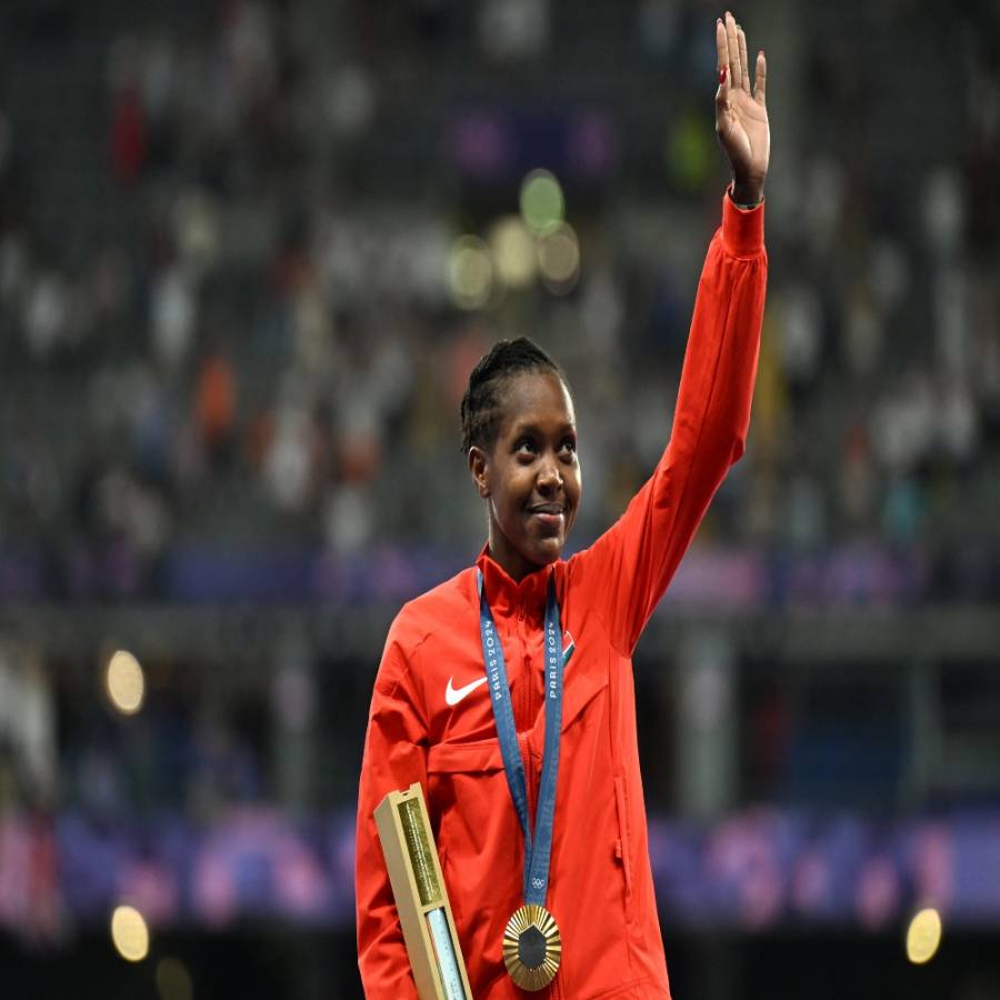 La keniana Kipyegon, reina absoluta de los 1.500 con su tercer oro olímpico