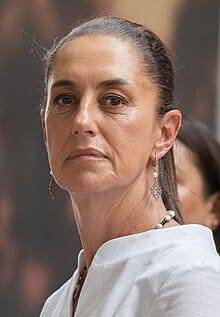 Claudia Sheinbaum, sorprende al viajar en vuelo comercial rumbo a Culiacán