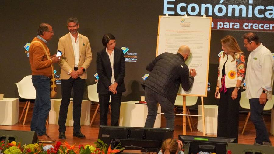 Ministerio de Agricultura promueve la firma del pacto por la democratizaci&oacute;n del cr&eacute;dito agropecuario