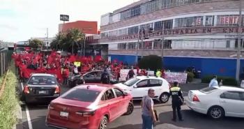 Trabajadores del Gobierno de la Ciudad de M&eacute;xico protestan en Calzada de Tlalpan exigiendo mejoras laborales