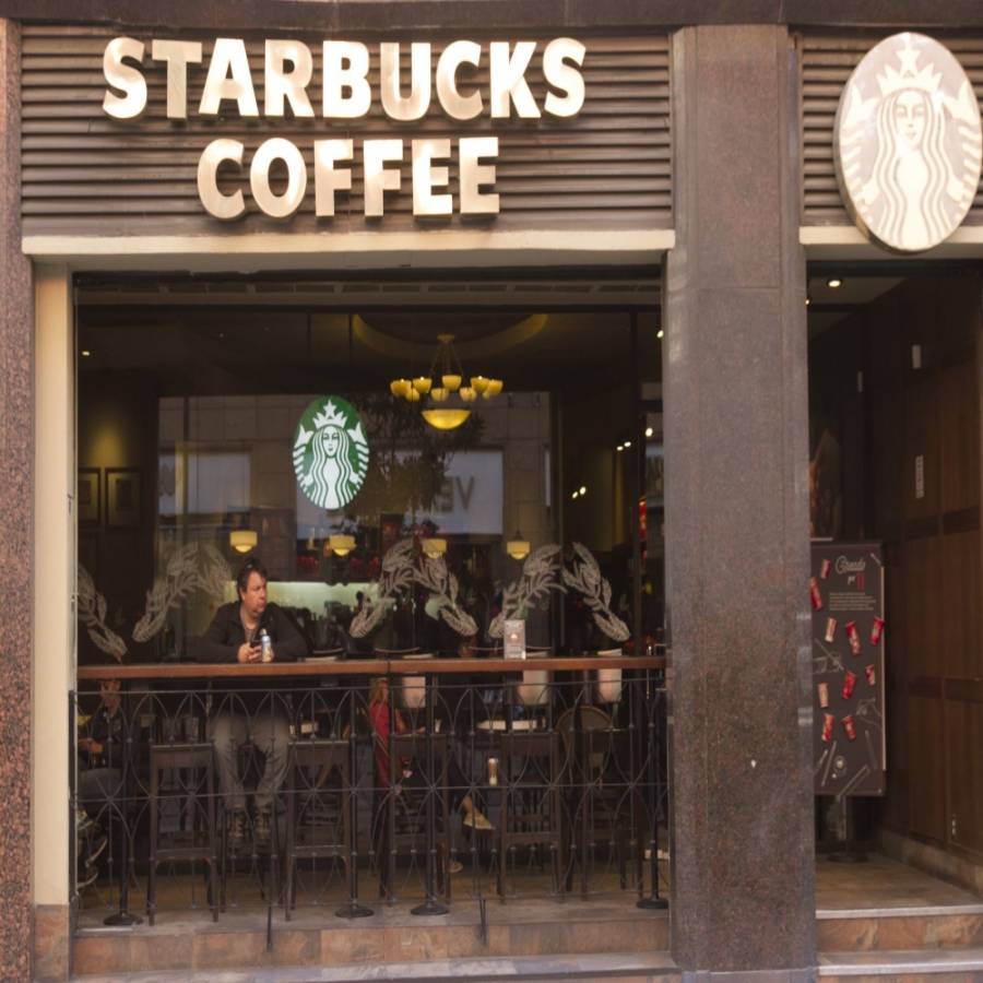 Starbucks cambia a su presidente ante ca&iacute;da de n&uacute;mero de clientes
