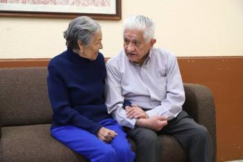 Secretar&iacute;a del Bienestar advierte sobre estafas en WhatsApp relacionadas con pensiones de adultos mayores