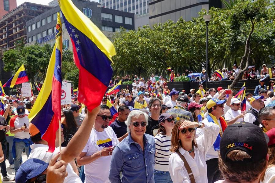Venezolanos se manifiestan en el Monumento a la Revolución denunciando fraude en elecciones