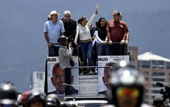 Cientos de venezolanos protestan en Bogot&aacute; contra la reelecci&oacute;n de Maduro
