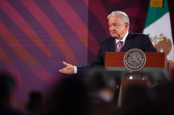 Reforma no afecta a base trabajadora, que con huelga estar&iacute;a de ‘palera’, asegura AMLO