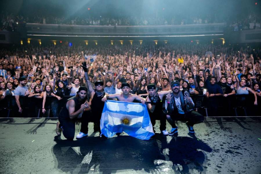 Trueno recibe disco de oro en EE.UU. y cierra su gira con éxito rotundo