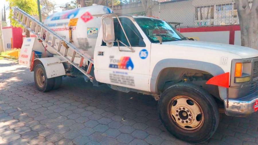 Detienen SSP y SEMAR a dos hombres con hidrocarburo de procedencia ilícita