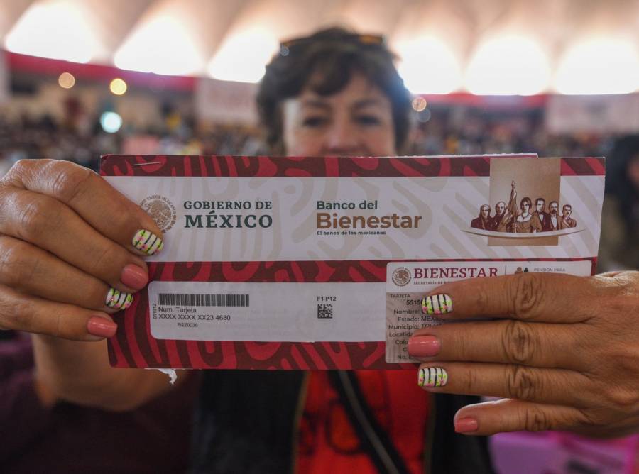 Inmigrantes indocumentados en EE.UU. piden la Pensión del Bienestar tras enviar 66 mil 200 billones de remesas en 2023