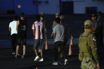 Panam&aacute; deporta primeiro grupo de migrantes detidos en Dari&eacute;n sob acordo com EUA