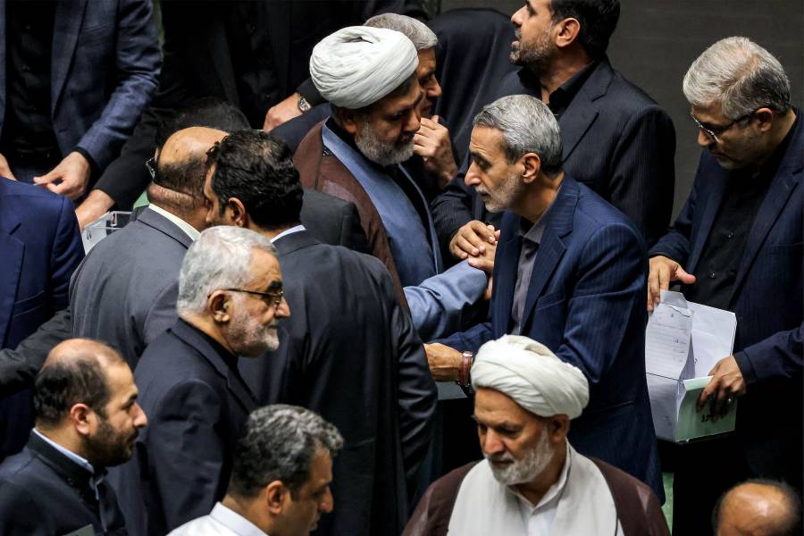 Legisladores iraníes aprueban el gabinete del nuevo presidente