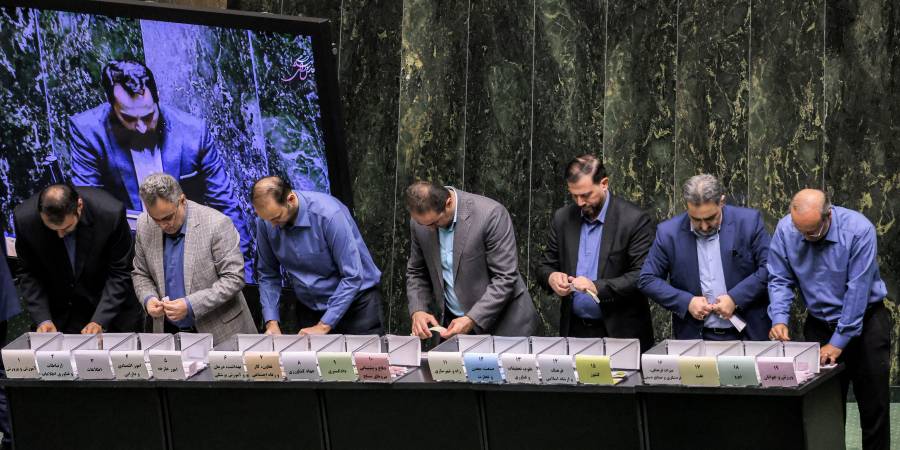 Irán: el Parlamento aprueba la composición del gabinete del presidente Pezeshkian