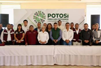 Ricardo Gallardo se re&uacute;ne con dirigente, legisladores y alcaldes electos de Morena