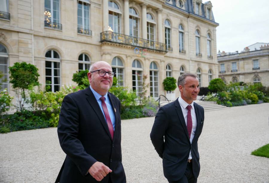 Macron inicia tensas negociaciones para formar nuevo gobierno francés