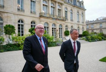 Macron inicia tensas negociaciones para formar nuevo gobierno franc&eacute;s