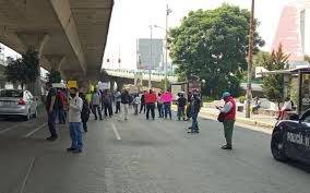 Vecinos bloquean Naucalpan denunciando cobros excesivos en el agua