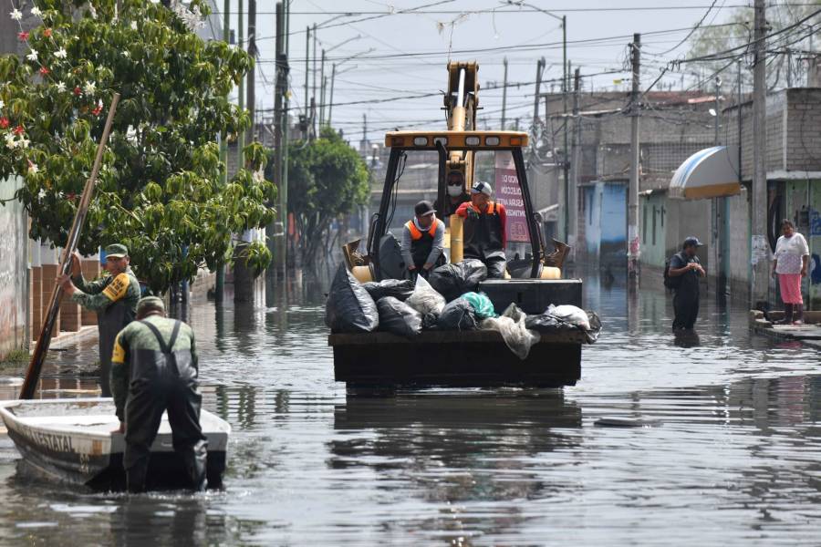 Inician trabajos de lavado y desinfección de calles inundadas en Chalco