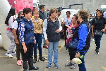 Delfina G&oacute;mez recorre calles de Chalco afectadas por lluvias