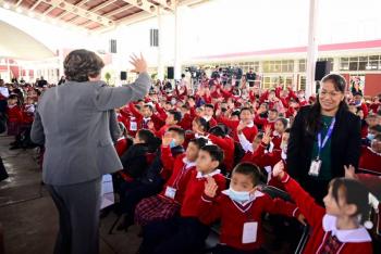 Arranca Delfina G&oacute;mez el ciclo escolar 2024-2025 con entrega de libros y &uacute;tiles escolares