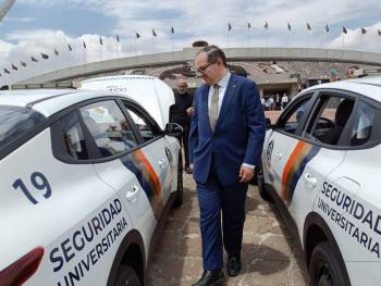 Entrega Rector nuevas unidades m&oacute;viles a personal de Seguridad Universitaria