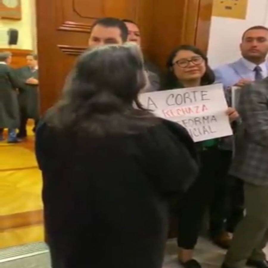 Trabajadores del Poder Judicial se manifiestan en silencio ante ministros
