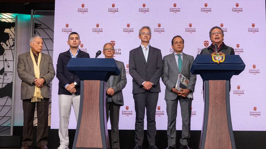 Petro anuncia acuerdo con la banca privada para incrementar crédito para vivienda, industria, manufactura, agricultura y turismo