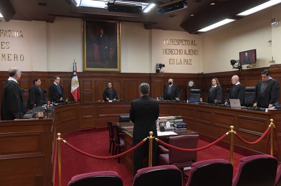 Ante protesta de trabajadores en SCJN suspenden sesi&oacute;n; ministro adelanta que respetar&aacute; decision del TE ante sobrerrepresentaci&oacute;n