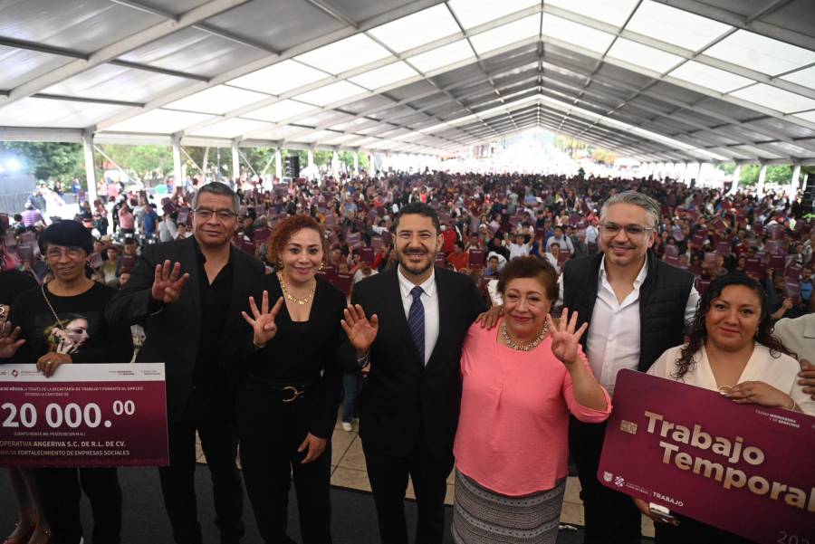 Entrega Batres apoyos de Fomento al Trabajo Digno y Economía Social a capitalinos