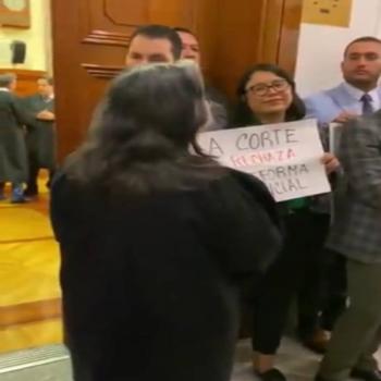 Trabajadores del Poder Judicial se manifiestan en silencio ante ministros