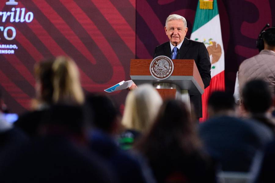 AMLO y Sheinbaum acuerdan mantener estímulos fiscales y precios de combustibles