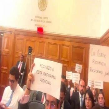 Debido a temas prioritarios CJF decide no suspender sesi&oacute;n; Lenia Batr&eacute;s se inconforma con protesta en 2da Sala