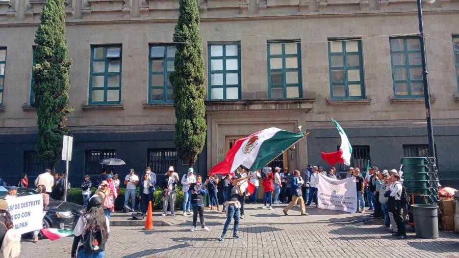 Trabajadores del Poder Judicial cierran accesos a la SCJN en protesta contra la Reforma Judicial