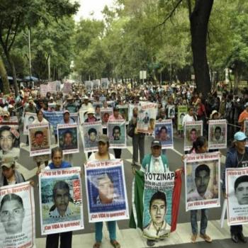 AMLO dice que fue “acuerdo” no tener m&aacute;s reuniones con padres de Ayotzinapa
