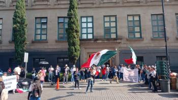 Trabajadores del Poder Judicial cierran accesos a la SCJN en protesta contra la Reforma Judicial