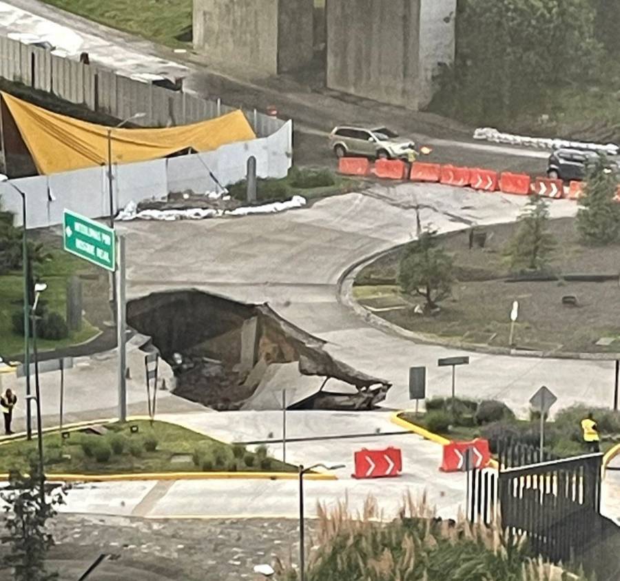 Fuertes lluvias provocan socavón en Huixquilucan