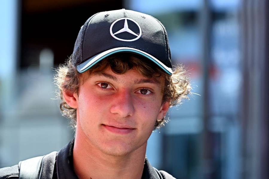Mercedes confirma a Kimi Antonelli como sustituto de Lewis Hamilton para 2025