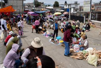 Comerciantes en Tianguistenco: 18 a&ntilde;os donando alimentos a grupos vulnerables