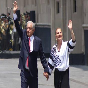 Al carajo el poder sin pueblo; ahora 30 millones de familias con apoyos sociales, resalta L&oacute;pez Obrador en informe