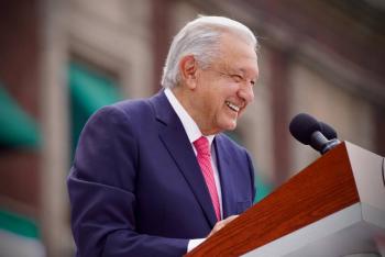Tranquilo por entregar banda presidencial a una mujer, menciona Obrador