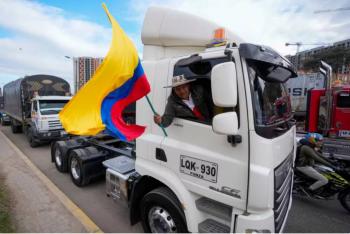 Transportadores bloquean v&iacute;as en Colombia en protesta por aumento del Acpm
