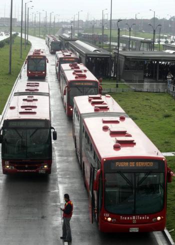 Caos en Bogot&aacute;: Protestas de transportadores bloquean la ciudad y afectan la movilidad