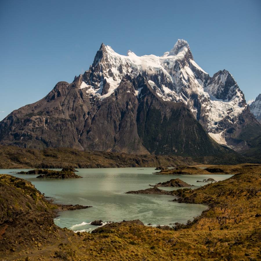 Una turista muri&oacute; y dos fueron rescatados tras avalancha en cerro de Argentina