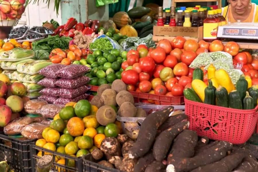Paro camionero genera desabastecimiento e incremento de precios en alimentos b&aacute;sicos