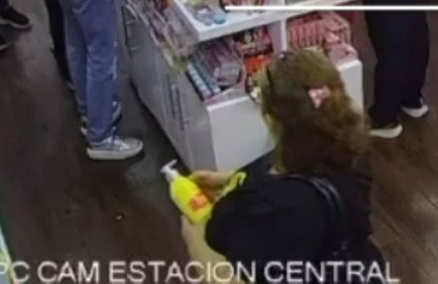 Alerta en Pereira: Mujer roba productos de belleza en tiendas del centro
