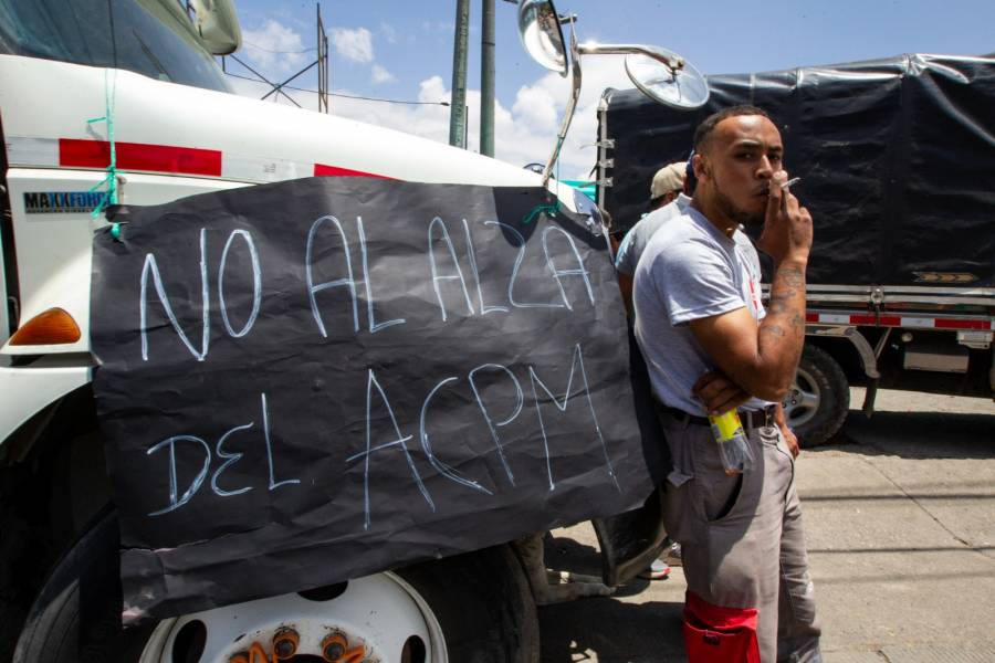 Luego de 3 d&iacute;as, continua el paro camionero contin&uacute;a: animales afectados y bloqueos en varias ciudades